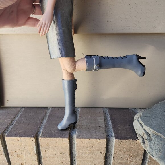 Tonner Doll Tyler Wentworth Curly RED HAIR 16” Fashion Green Eyes - Picture 10 of 15